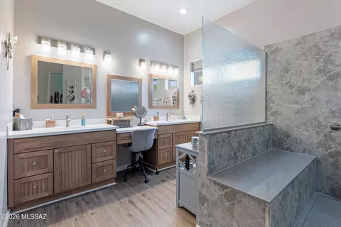 Bath - 10528 S Coyote Melon Loop, Vail, AZ 85641 photo 1 of 4
