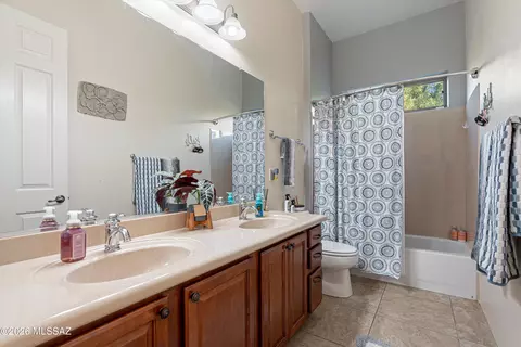Bath - 10528 S Coyote Melon Loop, Vail, AZ 85641 photo 4 of 4