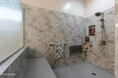 Bath - 10528 S Coyote Melon Loop, Vail, AZ 85641 photo 2 of 4