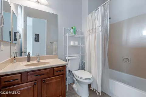 Bath - 10528 S Coyote Melon Loop, Vail, AZ 85641 photo 3 of 4
