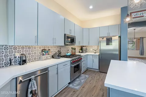 Kitchen - 10528 S Coyote Melon Loop, Vail, AZ 85641 photo 3 of 6