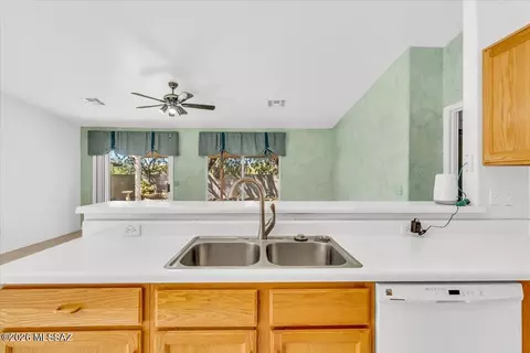 Kitchen - 10009 E Moonstruck Way, Tucson, AZ 85747 photo 3 of 4
