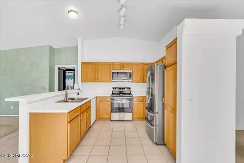 Kitchen - 10009 E Moonstruck Way, Tucson, AZ 85747 photo 1 of 4