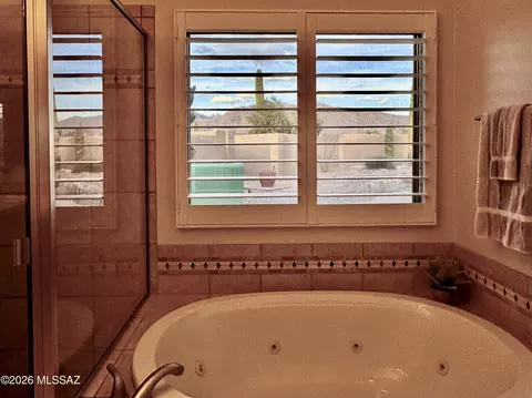 Bath - 650 E Agave Dr, Tucson, AZ 85704 photo 2 of 4