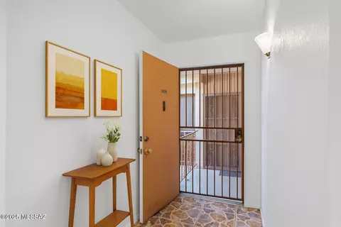 1600 N Wilmot Rd #244, Tucson, AZ 85712