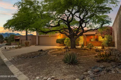 1899 W Via De La Gloria, Green Valley, AZ 85622