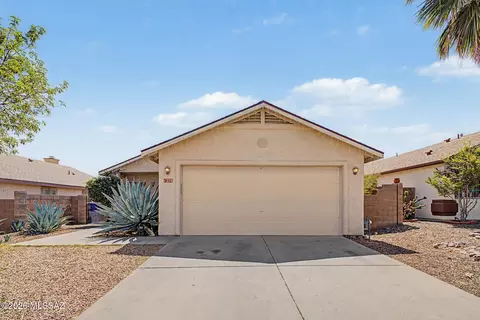 1270 N Falcon Ridge Dr, Tucson, AZ 85745