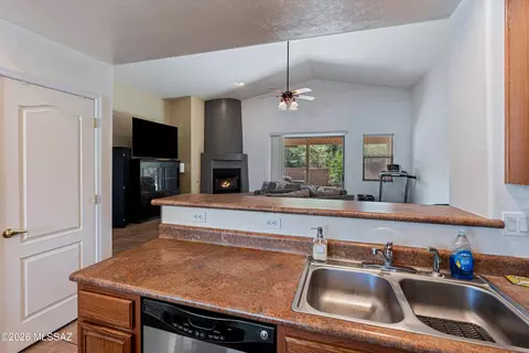 Kitchen - 10520 E Bishop Ln, Vail, AZ 85641 photo 5 of 6