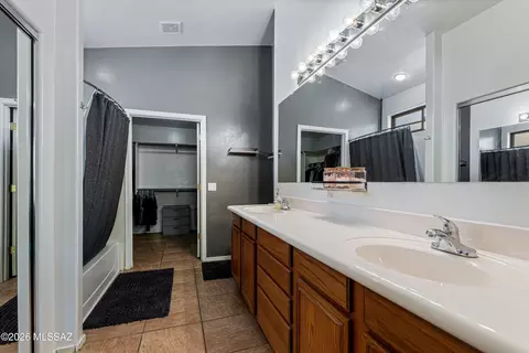 Bath - 10520 E Bishop Ln, Vail, AZ 85641 photo 1 of 3