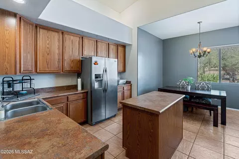 Kitchen - 10520 E Bishop Ln, Vail, AZ 85641 photo 3 of 6