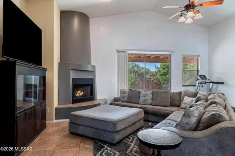 Living - 10520 E Bishop Ln, Vail, AZ 85641 photo 2 of 6