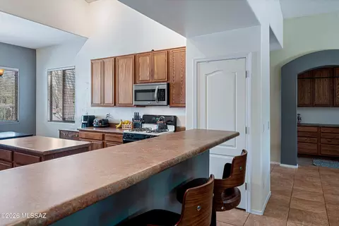 Kitchen - 10520 E Bishop Ln, Vail, AZ 85641 photo 2 of 6