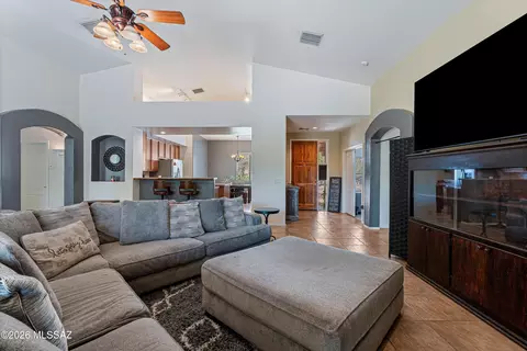 Living - 10520 E Bishop Ln, Vail, AZ 85641 photo 5 of 6