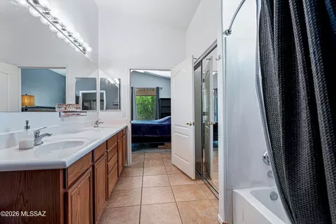 Bath - 10520 E Bishop Ln, Vail, AZ 85641 photo 2 of 3