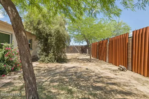 Exterior - 313 E Windsor St, Tucson, AZ 85705 photo 3 of 4