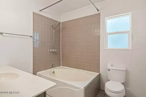 Bath - 313 E Windsor St, Tucson, AZ 85705 photo 1 of 2