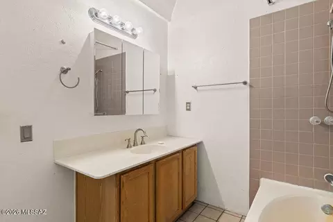 Bath - 313 E Windsor St, Tucson, AZ 85705 photo 2 of 2