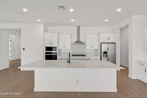Kitchen - 15062 E Sands Ranch Rd, Vail, AZ 85641 photo 3 of 5