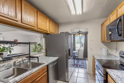 1211 S Rook Ave, Tucson, AZ 85711