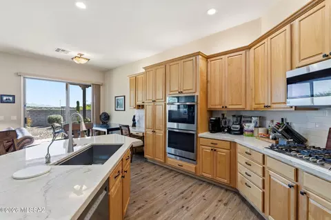 Kitchen - 13834 E Red Hawk Sky Trl, Vail, AZ 85641 photo 5 of 7