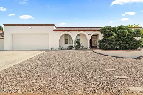 2201 S Hearthstone Ave, Tucson, AZ 85710