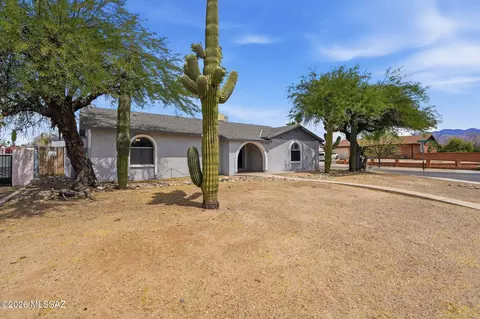 8001 N Firethorn Ave, Tucson, AZ 85741