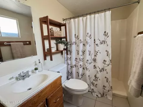 Bath - 7477 E Desert Spring Dr, Tucson, AZ 85730 photo 4 of 5