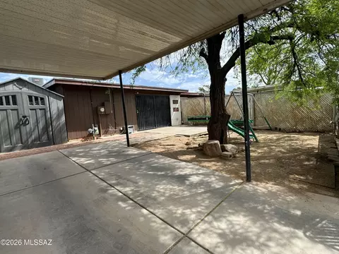 Exterior - 7477 E Desert Spring Dr, Tucson, AZ 85730 photo 4 of 9