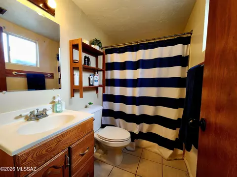 Bath - 7477 E Desert Spring Dr, Tucson, AZ 85730 photo 1 of 5