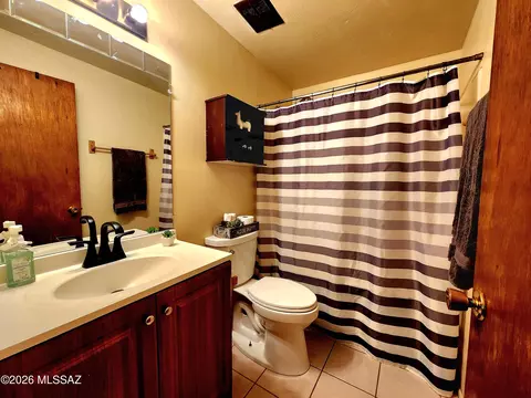 Bath - 7477 E Desert Spring Dr, Tucson, AZ 85730 photo 3 of 5