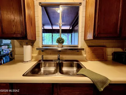 Kitchen - 7477 E Desert Spring Dr, Tucson, AZ 85730 photo 6 of 7