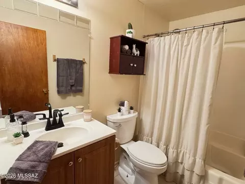 Bath - 7477 E Desert Spring Dr, Tucson, AZ 85730 photo 5 of 5