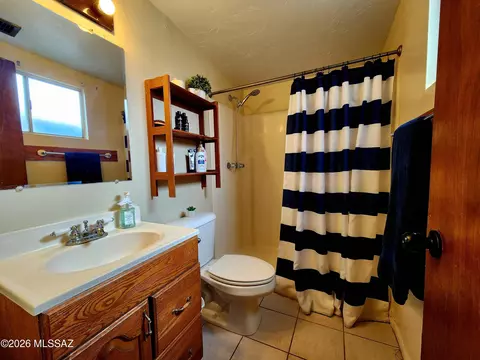 Bath - 7477 E Desert Spring Dr, Tucson, AZ 85730 photo 2 of 5