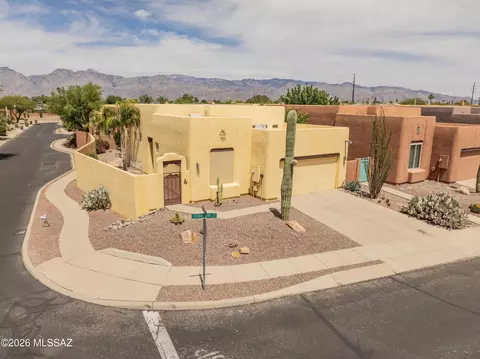 7696 E Sierra Park Loop, Tucson, AZ 85710