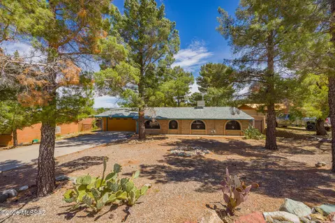 1035 N Evergreen Dr, Oracle, AZ 85623