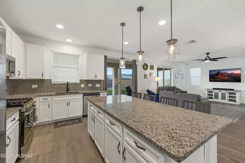 Kitchen - 12077 E Bohlman Dr, Vail, AZ 85641 photo 3 of 4