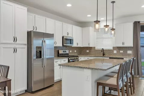 Kitchen - 12077 E Bohlman Dr, Vail, AZ 85641 photo 4 of 4