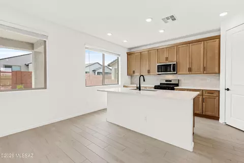 Kitchen - 13982 E Lagomorpha Pl, Vail, AZ 85641 photo 2 of 4