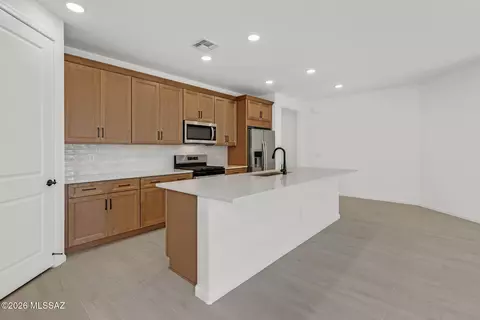 Kitchen - 13962 E Lagomorpha Pl, Vail, AZ 85641 photo 4 of 4