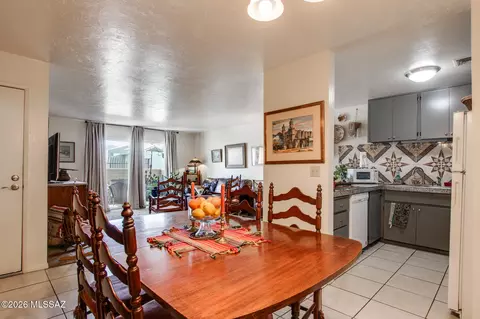 812 S Langley Ave #102, Tucson, AZ 85710