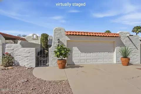 822 W Calle Del Regalo, Green Valley, AZ 85614