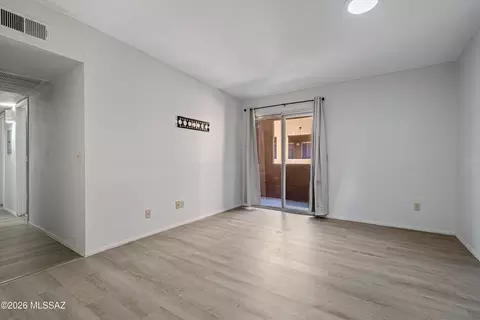 1810 E Blacklidge Dr #610, Tucson, AZ 85719