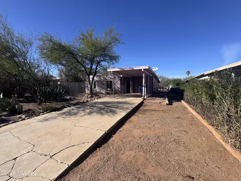 4864 W De La Canoa Dr, Amado, AZ 85645