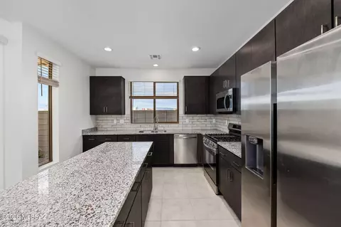 Kitchen - 1175 E Gerring St, Tucson, AZ 85713 photo 2 of 3