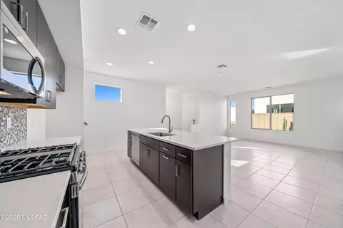 Kitchen - 1187 E Gerring St, Tucson, AZ 85713 photo 5 of 6