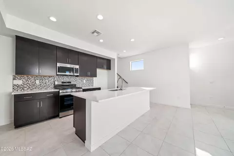 Kitchen - 1187 E Gerring St, Tucson, AZ 85713 photo 4 of 6