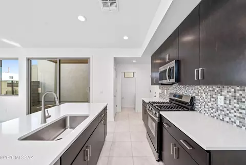 Kitchen - 1187 E Gerring St, Tucson, AZ 85713 photo 6 of 6