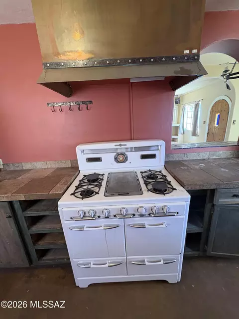 Kitchen - 1311 E Spring St, Tucson, AZ 85719 photo 7 of 11