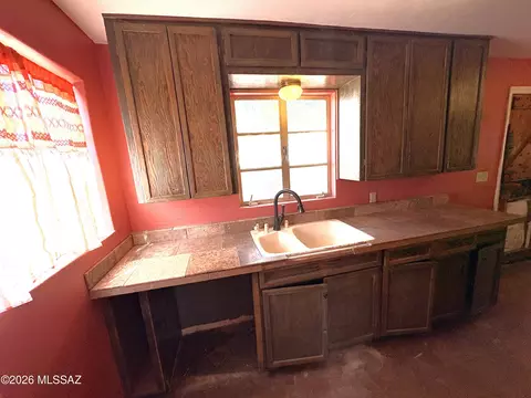 Kitchen - 1311 E Spring St, Tucson, AZ 85719 photo 2 of 11