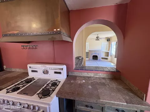 Kitchen - 1311 E Spring St, Tucson, AZ 85719 photo 6 of 11